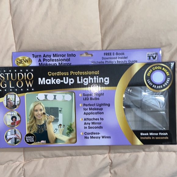 Brand New in Box Studio Glow Cordless Makeup Light - Picture 2 of 11
